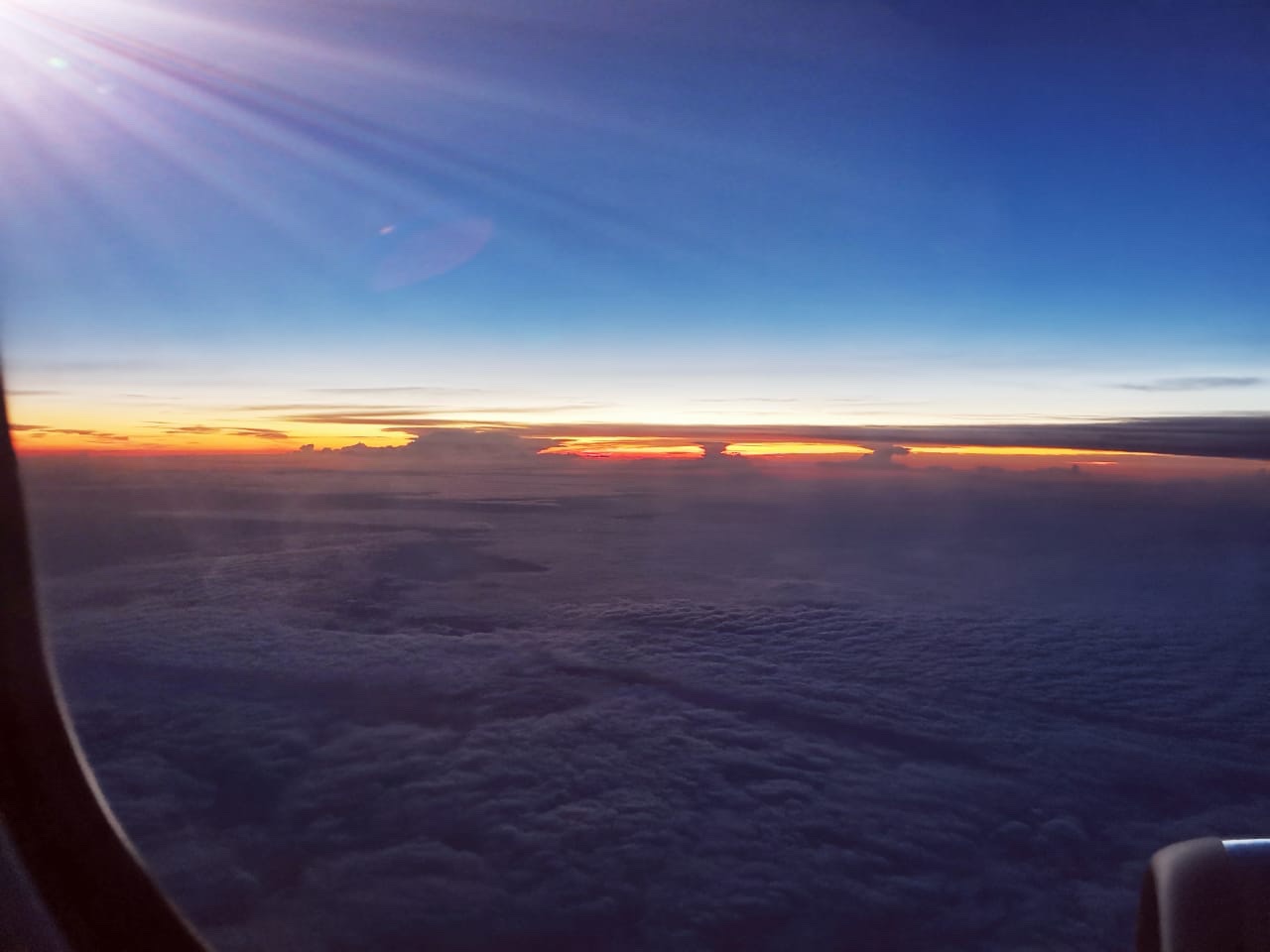 Y otra vez… soñaré, aprenderé, me volveré una con el momento presente
Te amare con mis rizos, mis dientes, mi voluptuoso cuerpo 
Mis ideas intermitentes, mis olores incomprendidos y mis miedos mas ocultos

Escucharé con amor al de blanco, al de negro, a mi padre que es un roble
A mi amado valiente, paciente y noble.
